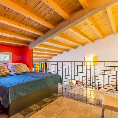 House Mondrian *