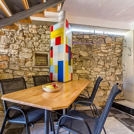 House Mondrian *