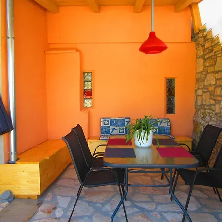 House Mondrian