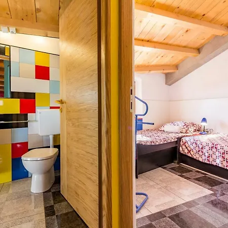 House Mondrian Vila *